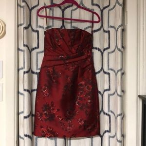 Red above-knee dress size 4 White House Black Mark
